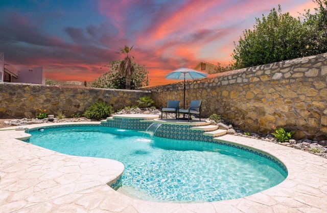 Las Cruces Luxury Retreat - Private Pool & Fireplace