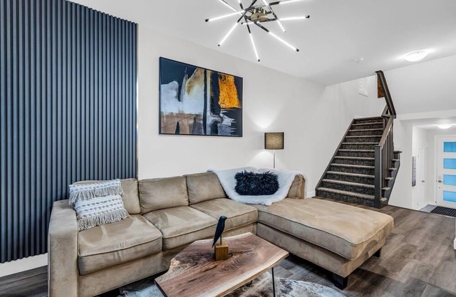 Lavish Home on Scenic Mountain - King Bed