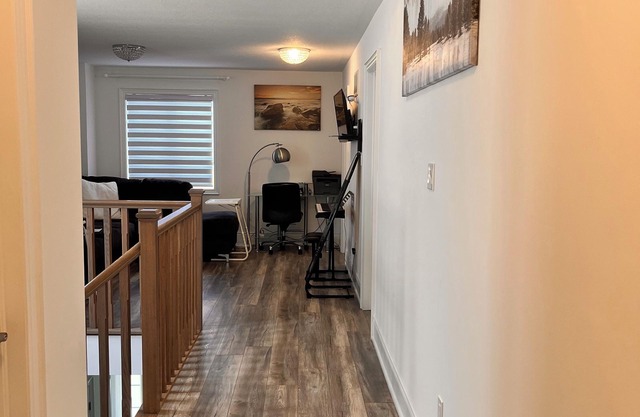 Lavishly furnished duplex. 4 bedrooms, 4 washrooms, accommodates up to 10 people