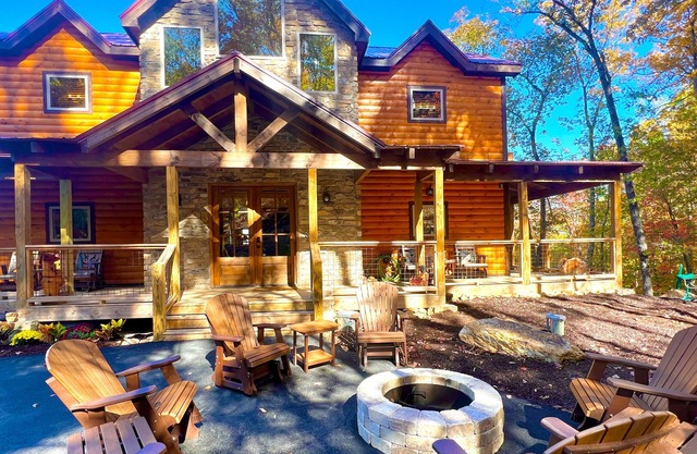 Lazy Bear Lodge: Free Attraction Tickets, Hot Tub & Theater Room