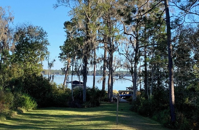 Lazy Days Lake Retreat