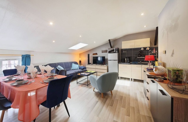 Le Barral - Two Bedroom Apartment, Sleeps 6