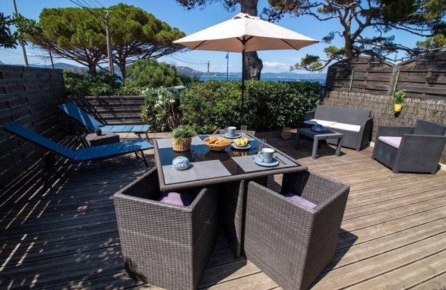 Le Bastidon, charming studio with sea view