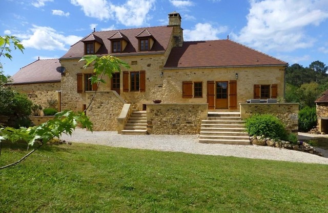 LE CHATAÎGNIER Perigordian house with heated pool near Domme and Sarlat