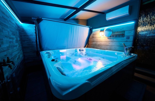 Le Cygne gite with private spa.