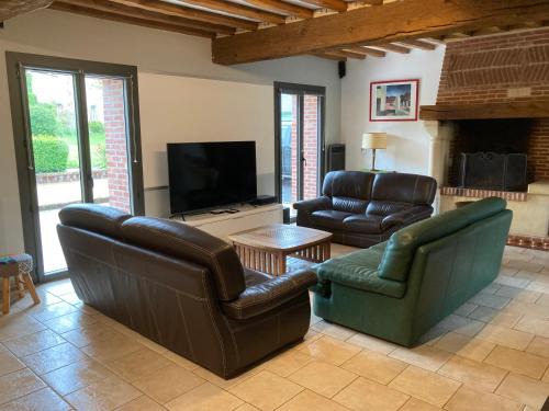 Le gîte de SoleilMapou pour 12 personnes en Normandie près de Fécamp et d'Etretat, idéal grandes tribus, vous pouvez me joindre au zéro six soixante dix huit soixante treize trente six quatre vingt onze pour réserver en direct