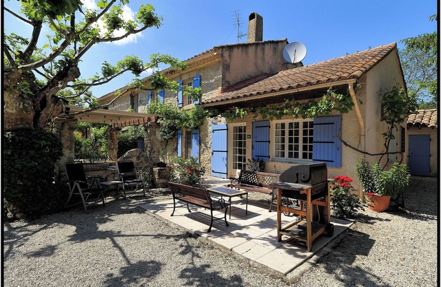 Le Mas-sleeps 8, 4bdrm, 4bathrm Self-Catering Farmhouse in the Heart of Provence
