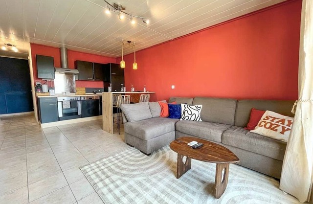 Le Strada: box/climate & streetcar 5min away