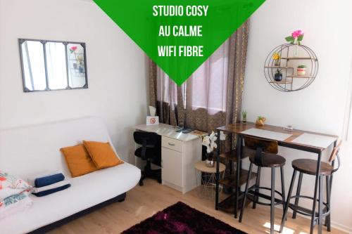 Le Zen -studio tout équipé- WIFI Fibre- centre ville avec parking