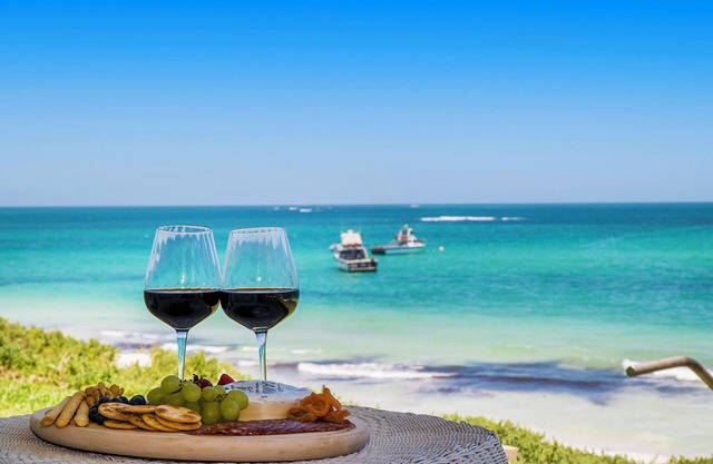 Ledge on the Beach - Nestled right by the water.