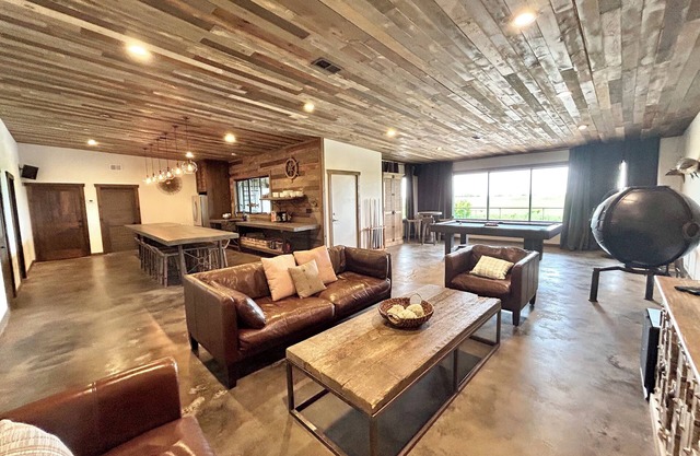 Lemonfish Lodge, Venice, sleeps 10-12