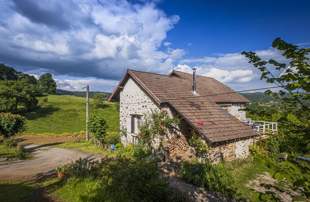Les Cavaleries, characteristic apartment with large sun terrace and garden