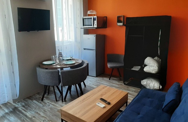 "Les IRIS" APT 106, T2 COSY, 30 m2, 1 bedroom with TV