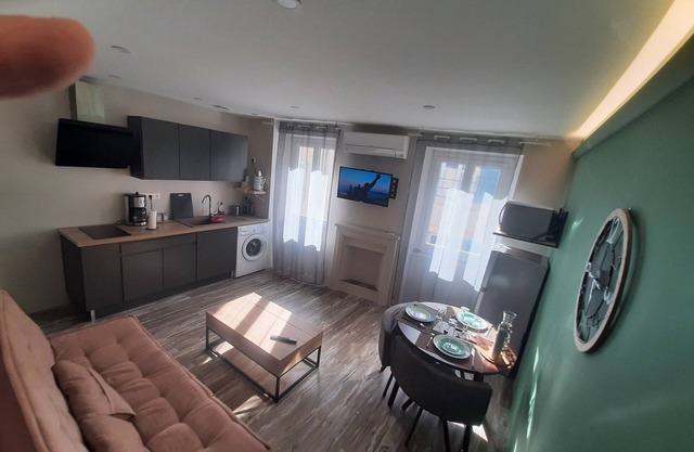 "Les IRIS" APT 107, T2 COSY, 30 m2, 1 bedroom with TV