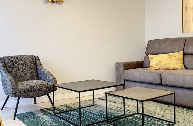 Les Oliviers-Apartment-Premium-Ensuite with Shower-City view