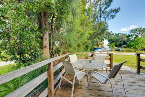 Less Than 1 Mi to Nokomis Beach Tranquil Couples Retreat