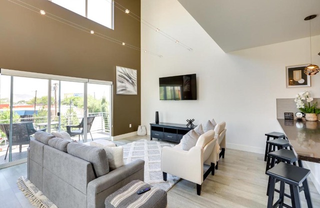 Less Than 2 Mi to Dtwn Reno Gem with Rooftop Patio!