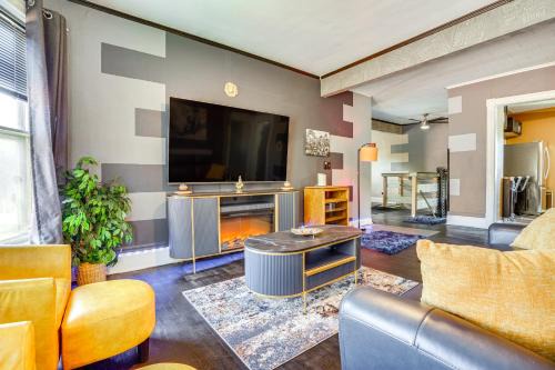 Less Than 2 Mi to Dtwn and Mississippi River West Side Home