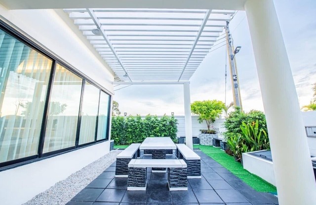 Level Flow pool villa Pattaya