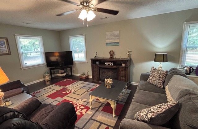 Liberty Oaks Landing ~ Charming Rivah Cottage