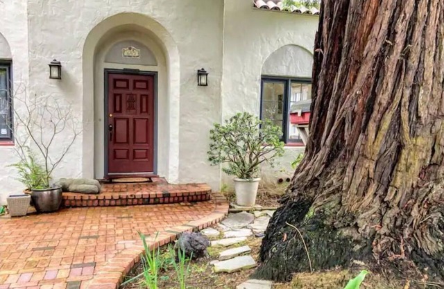 Lida's House, Walk to Everything