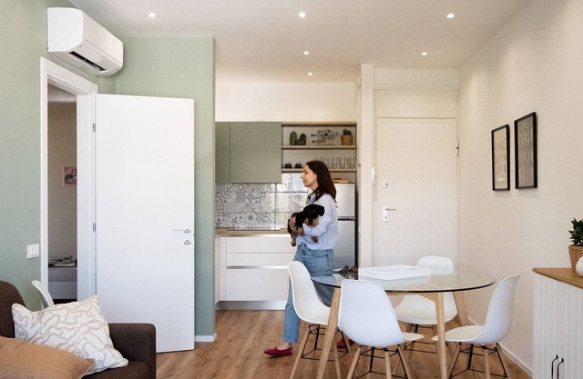 Lido di Jesolo renovated apartment in first row with pool and parking.