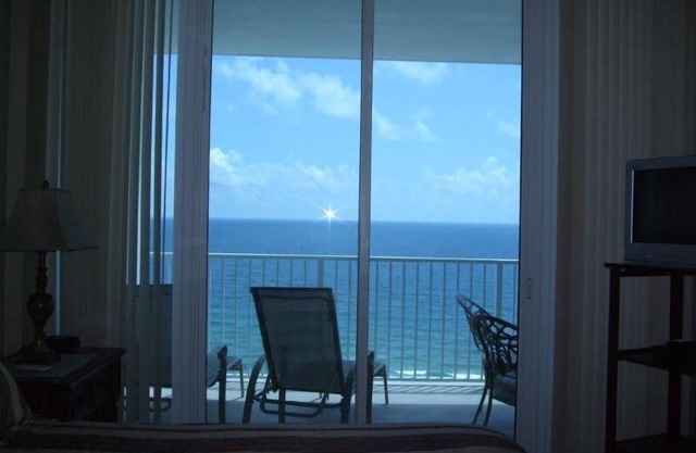 Lighthouse 1405 by ALBVR