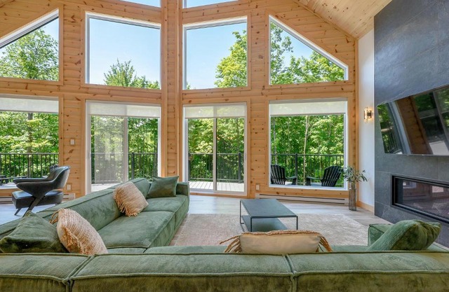 Lilia Chalet Urbain de Luxe près du Mont-Tremblant