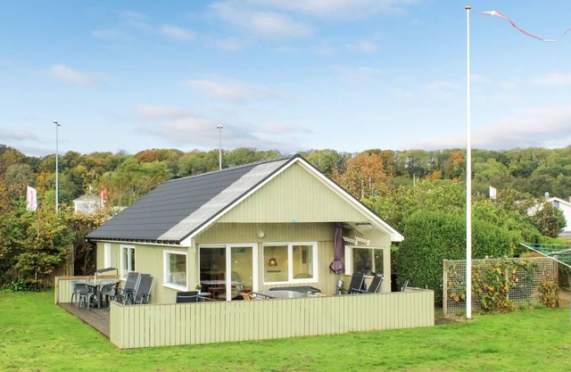 "Lilibeth" - 300m from the sea by Interhome