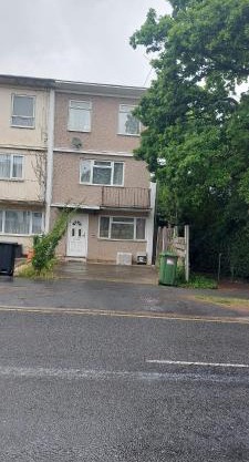 Linda 5BR House Of Basildon