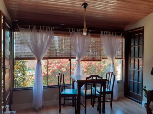 Linda casa Rio das Ostras, ar condicionado, wifi, churrasqueira e garagem