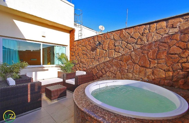 Linda cobertura com jaccuzzi e terraço