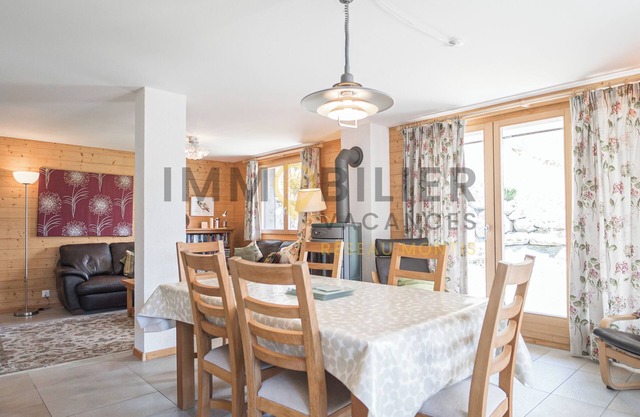 Linen is not included in the service. We provide, if desired, linen packages including bed linen, ba