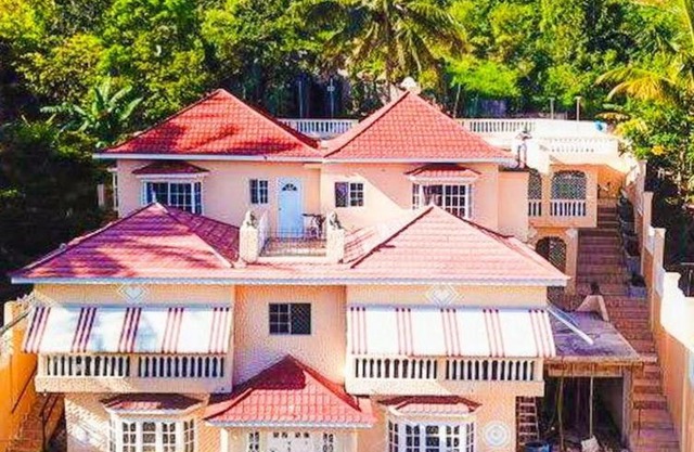 Lion’s View Bed & Breakfast