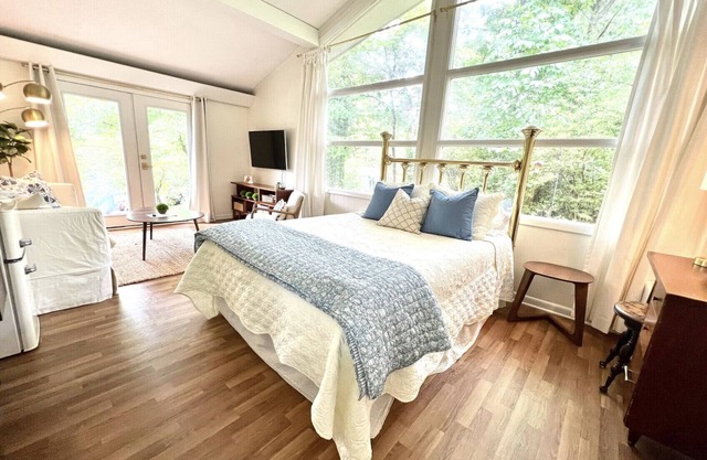 Little Avalon in North Chattanooga- 5 minutes from downtown!
