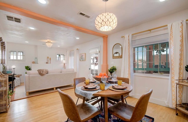 Little Pink Adobe - Stunning 2 bedroom Downtown