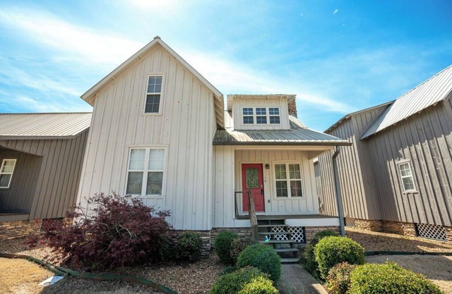 Little Red River Home!