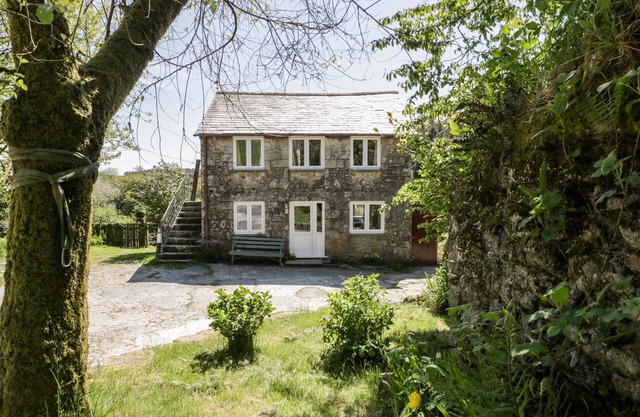 LITTLE TRESPETTIGUE, pet friendly, with open fire in Altarnun