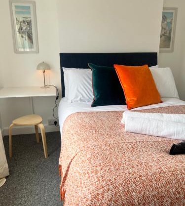 Live Like a Local in Barry, 4-Bed Home Near the Beach, Dog-Friendly, with all the Gavin & Stacey Charm!