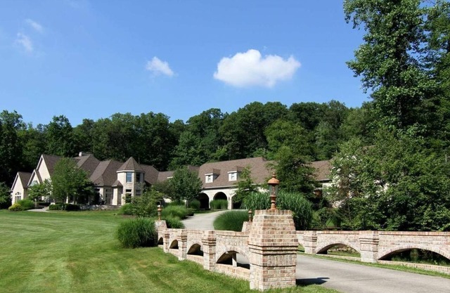 Live Like Royalty in Auvignon - A private Luxury Estate Nestled in the Woods