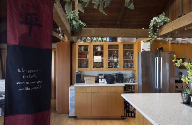 Live Local Redwood Pole house panaramic Ocean views quiet convienent nbrhood