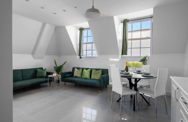 LiveStay-Stylish 2Bed Apartment in Oxfordshire*1