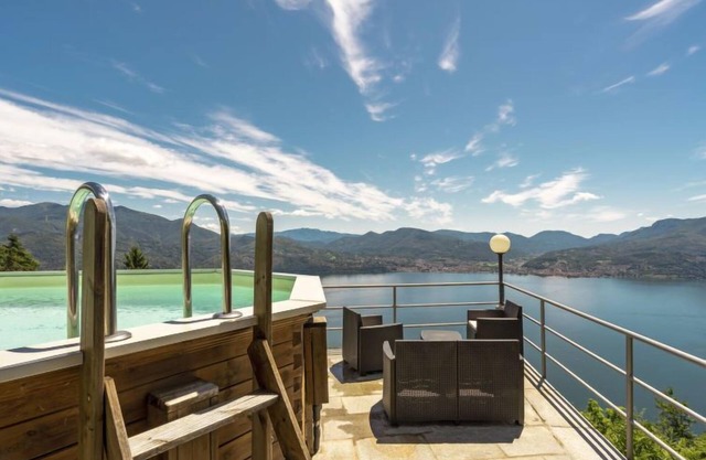 Lo Scoiattolo by Interhome