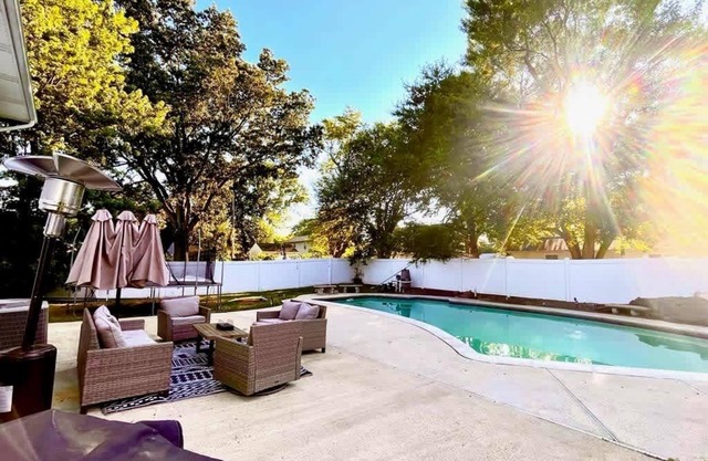 localSTR - Poolside Family Home Near DC