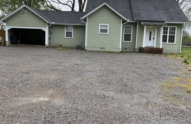Located 3 miles to Grenada Lake