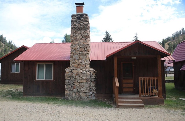 Located by the River and facing the mountains