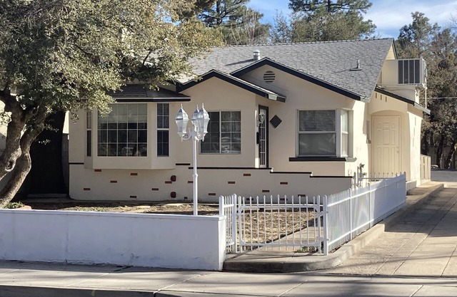 Located in Prescott’s Historic District. Walking distance to Whiskey Row.