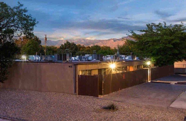 LOCATION! LOCATION! UPTOWN GARDEN LUXE CONDO