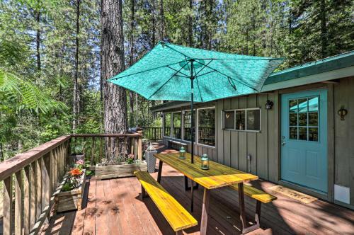Loch Lomond Cabin with Hot Tub, Near Wineries!