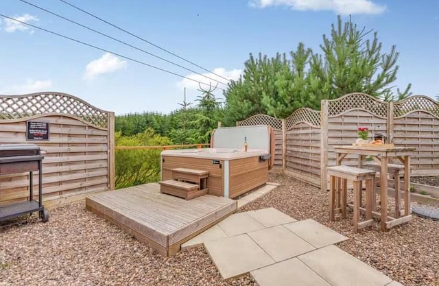 Lochinvar - Clydesdale Log Cabin with Hot Tub